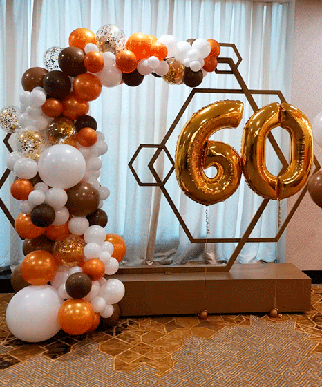 №23.24 Фотозона из шаров 5800р.: гирлянда 2.5м и гелиевые цифры